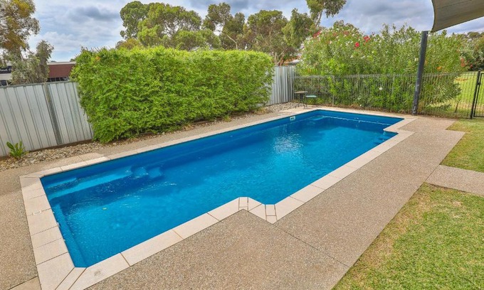 Robinvale Hotel | Experience Comfort at Robinvale Bridge Motel with Ocean Views