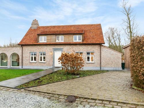 Roborst House | Family-Friendly Retreat at Roborstje with Great Amenities