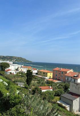 Fossacesia Marina Apartment | Pet-Friendly Retreat at Roby Seahouse - Guest Rated 9.8