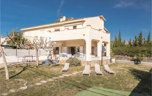 El Roc de Sant Gaieta House | Budget-Friendly Stay at Roc De San Gaiet - Pet & Child Friendly