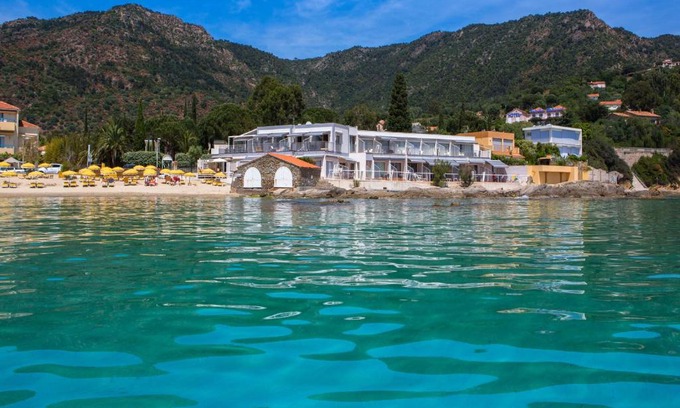 Le Lavandou Hotel | Oceanfront Roc Hotel - 4-Star Retreat with Private Beach
