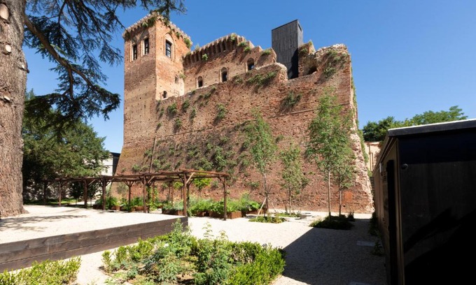 Arignano Hotel | Explore Rocca di Arignano: Pet-Friendly Oceanfront Retreat