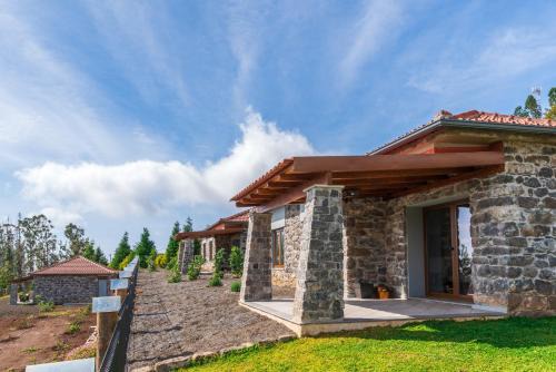 Calheta House | Rochão Village: Family-Friendly Retreat with Private Pool & Spa