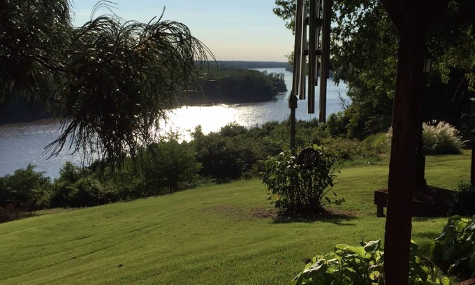 Rocheport House | Top-Rated Rocheport Bluff House with Pet-Friendly Amenities