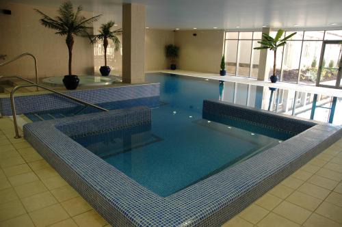Dublin Hotel | Rochestown Lodge Hotel: Family-Friendly with Pool & Dining