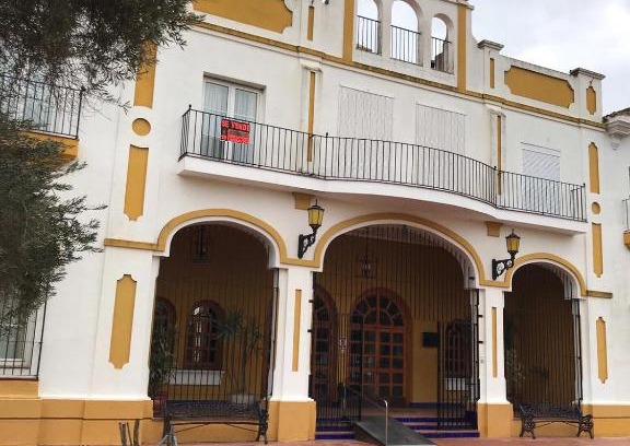 El Rocio Apartment | Discover Hotel Puente Rey: Pet Friendly & Family Focused