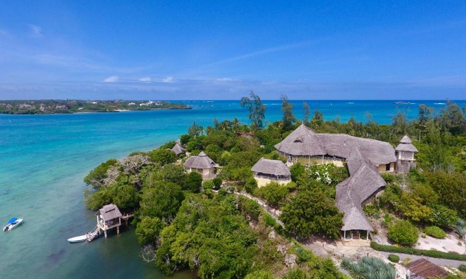 Watamu Bed & Breakfast | Unwind at Rock and Sea Resort with Oceanfront Bliss