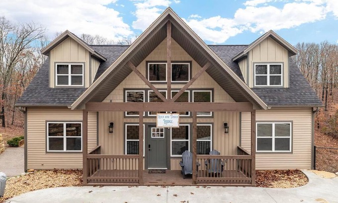 Indian Point House | Explore Rock and Timber Lodge: 4-Star Guest Rated Retreat