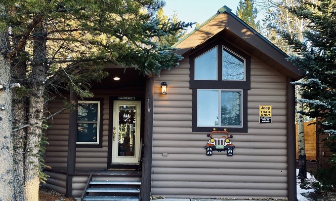 Breckenridge Ski Chalet | Inviting Rock Crawlers Retreat: Ideal for Couples Near Breck