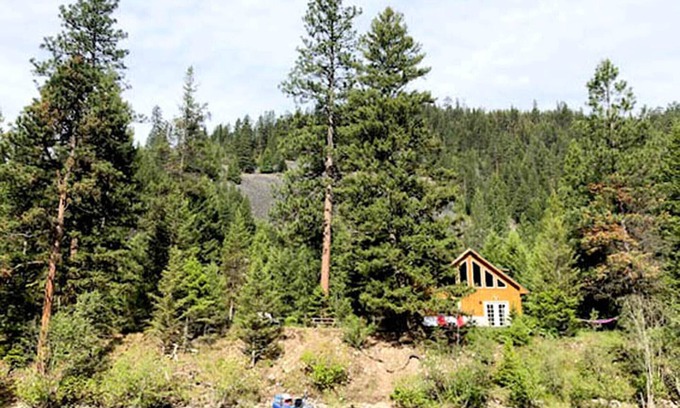 Drummond Cabin | Experience Riverfront Bliss at Rock Creek, MT Cabin
