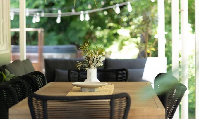 Patonga House | Exquisite Rock Davis Beachouse: Family-Friendly Retreat