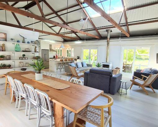 Patonga House | Beachside Bliss at Rock Davis Beachhouse - 9.4/10 Rated