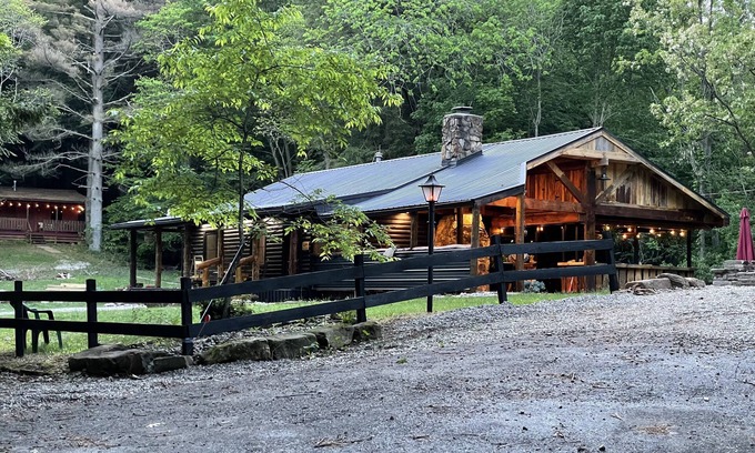 Laurelville Cabin | Discover Rock House Cabins Near Rock House State Park