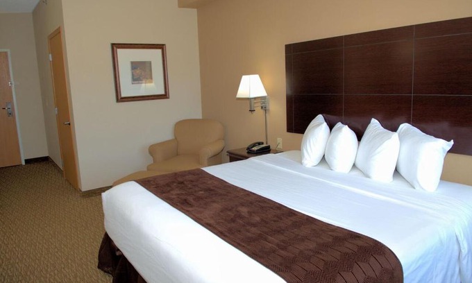 Atlantic Hotel | Relax at Rock Island Inn & Suites with Family-Friendly Amenities