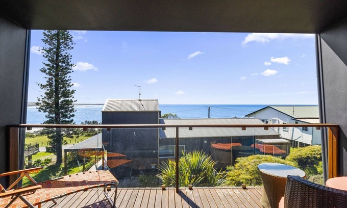 Woolgoolga House | Experience Oceanfront Bliss at Rock Ledge - Woolgoogla Headland