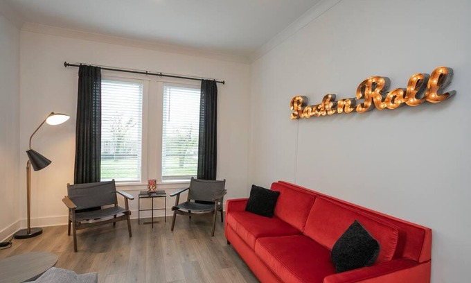 East Nashville House | Rock N Roll Retreat: 4 BD with Skyline Views Near DT