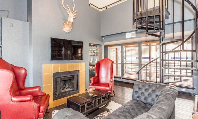 Waller Creek District Condo | Elegant Rock Royalty Suite with Breakfast & Family Amenities