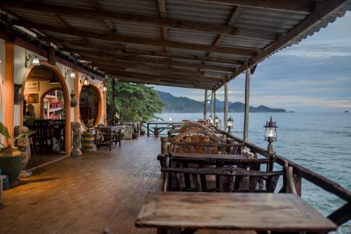 Ko Chang Hotel | Beachside Bliss at Rock Sand Resort with Ocean Views