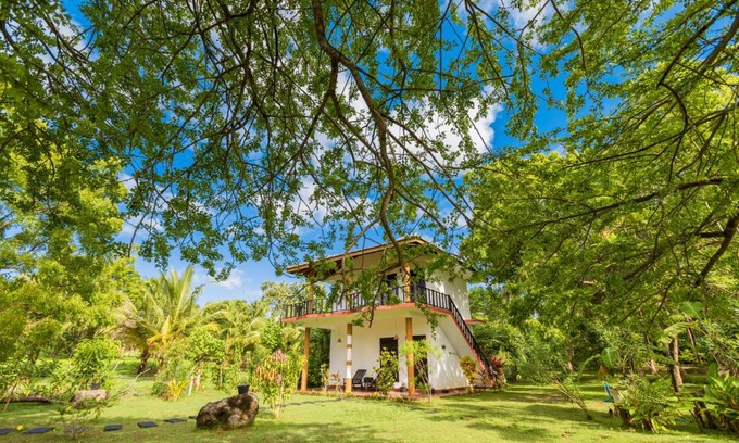 Tangalle Cabin | Scenic Rock Violet Lakefront Cabanas with Restaurant & Breakfast