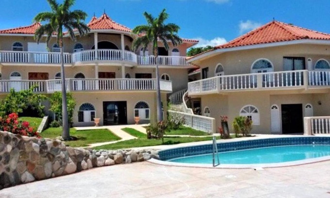 Tower Isle House | Discover Rockcliff Villa with Refreshing Pool Access
