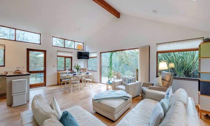 Sidmouth Cottage | Discover The Retreat: Oceanfront Bliss Awaits You