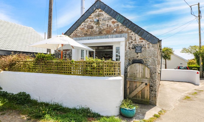 Landewednack Cottage | Romantic Escape at ROCKET CART HOUSE with Ocean View