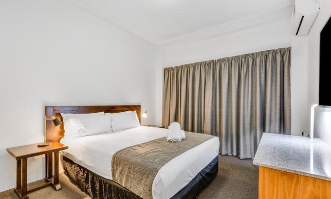 Rockhampton Hotel | Discover Comfort at Rockhampton Riverside Central Hotel