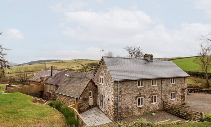 Newcastle-on-Clun Cottage | Cozy Rockhill Farmhouse: Pet Friendly with Open Fire
