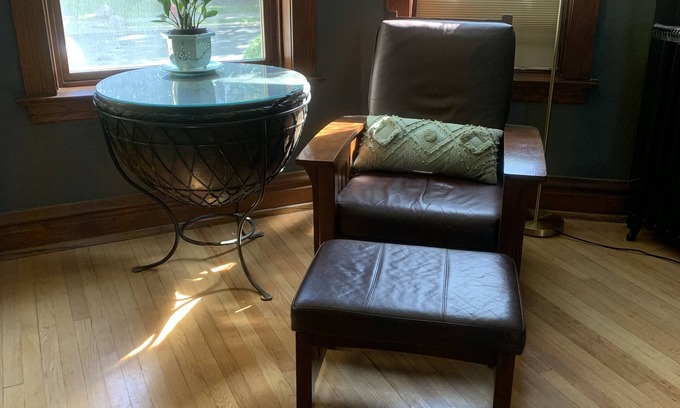 Oak Park Apartment | Prime 2BR Apartment in Oak Park with Breakfast Included