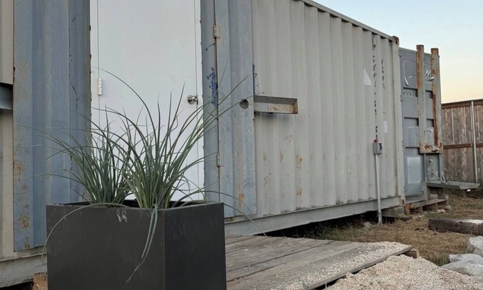 Round Top Apartment | Rockin' 40' Container