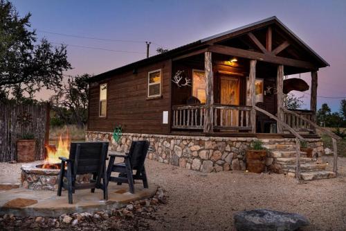 Fredericksburg House | Family-Friendly Rockin' R Ranch Cabins for Up to 10 Guests