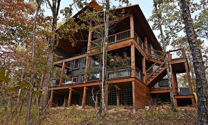 Octavia Cabin | Rockin Robin: Secluded Retreat with Lake Views & Hot Tub