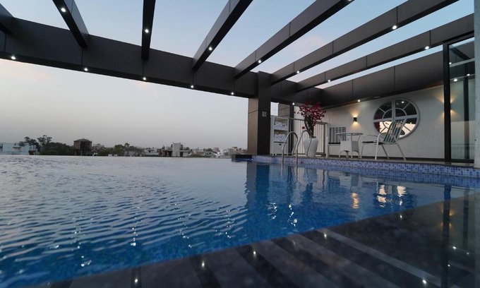 Chittaranjan Hotel | Discover Rockland Hotel: Family-Friendly Stay in C.R Park