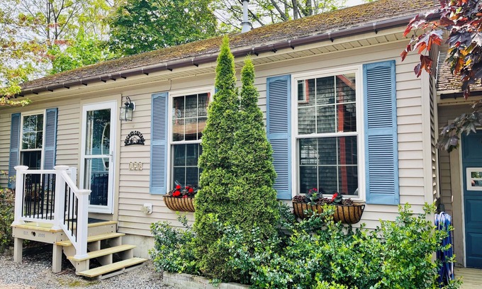 Bar Harbor House | Rocko's Cottage: Your Ideal Oceanfront Retreat in Bar Harbor