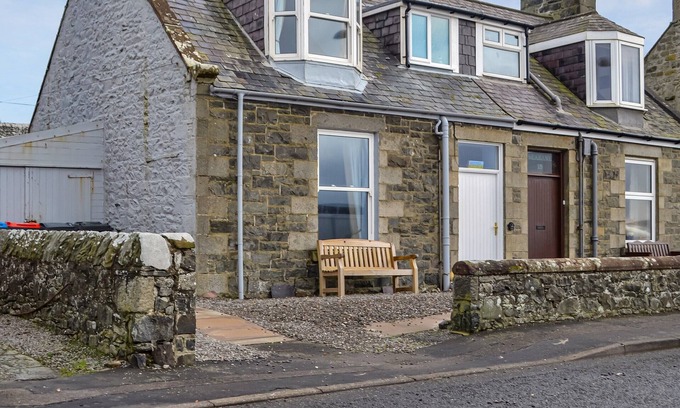 Port William Cottage | Rockpool Cottage is a truly lovely cottage set in the quiet historical Wigtownshire coastal village