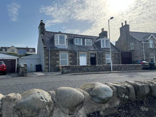 Port William House | Pet-Friendly Rockpool Cottage with Ocean View & High Ratings