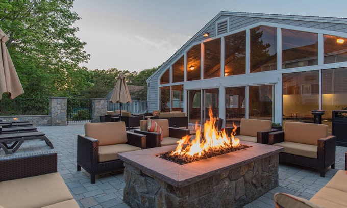 Rockport Bed & Breakfast | Relaxing Stay at Rockport Inn And Suites with Pool & Spa