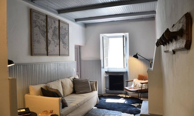 Colonno House | Premier Rocks Apartment Colonno: Family-Friendly & Breakfast Included