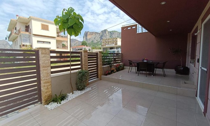 Kalambaka Apartment | Discover Rocks View Dream House: Family-Friendly Retreat