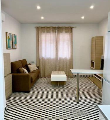 La Linea de la Concepcion Apartment | Family-Friendly RockSide Residences Suites with High Ratings