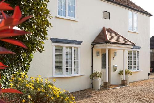 Freshwater Bed & Breakfast | Experience Rockstone Cottage: 4-Star Retreat with Breakfast