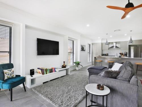 Bundanoon House | Pet-Friendly Retreat at Rockwall with Cozy Fire Pit