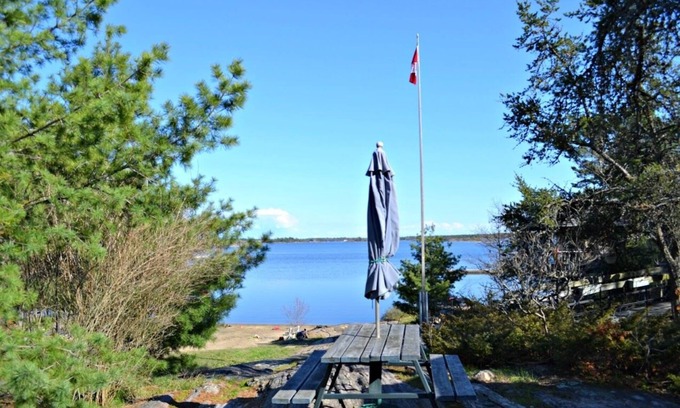 Carling Cottage | Rockwood Cottage #3: Family-Friendly with Breakfast & Pets