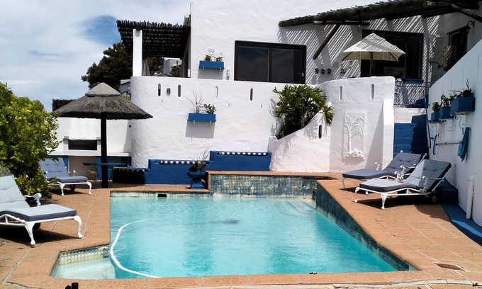 Simon's Town House | Rocky Beach Self Catering Home Simon's Town. Panoramic sea views of False Bay.