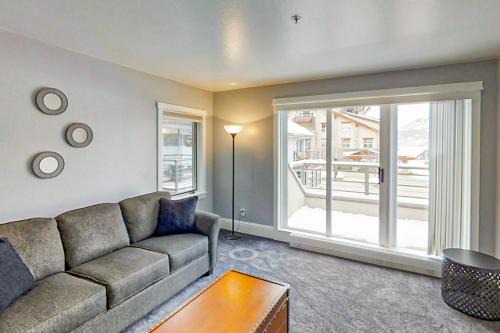 Mountain Village Hotel | Explore Rocky Mountain Lookout: Family-Friendly Retreat