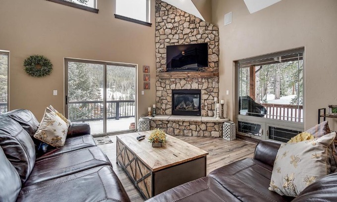 Blue River House | Rocky Mountain Place - Breathtaking Views & Private Hot Tub