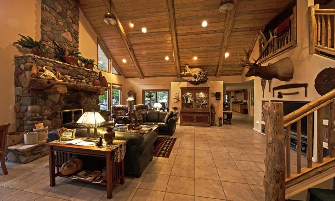 Thompson Falls Bed & Breakfast | 5-Star Rocky Point Ranch with Private Beach & Ocean Views