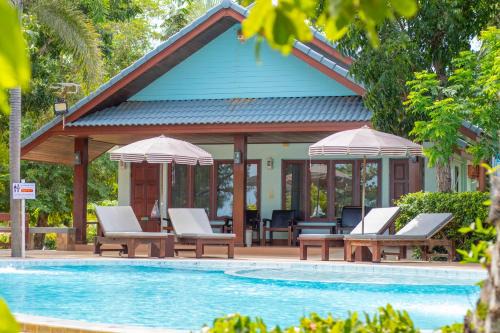 Thap Sakae Resort | Discover Rocky Point Resort: Oceanfront Bliss Awaits