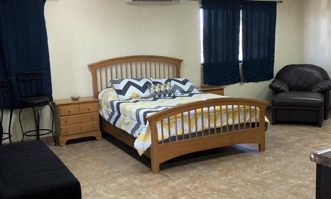 Ferrocarrilera Apartment | Oceanfront Rocky Point Sunset Studios with Spa & Breakfast