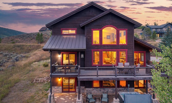 Innsbruck Val Moritz Cabin | Peak Perspectives: Scenic Views with Private Hot Tub